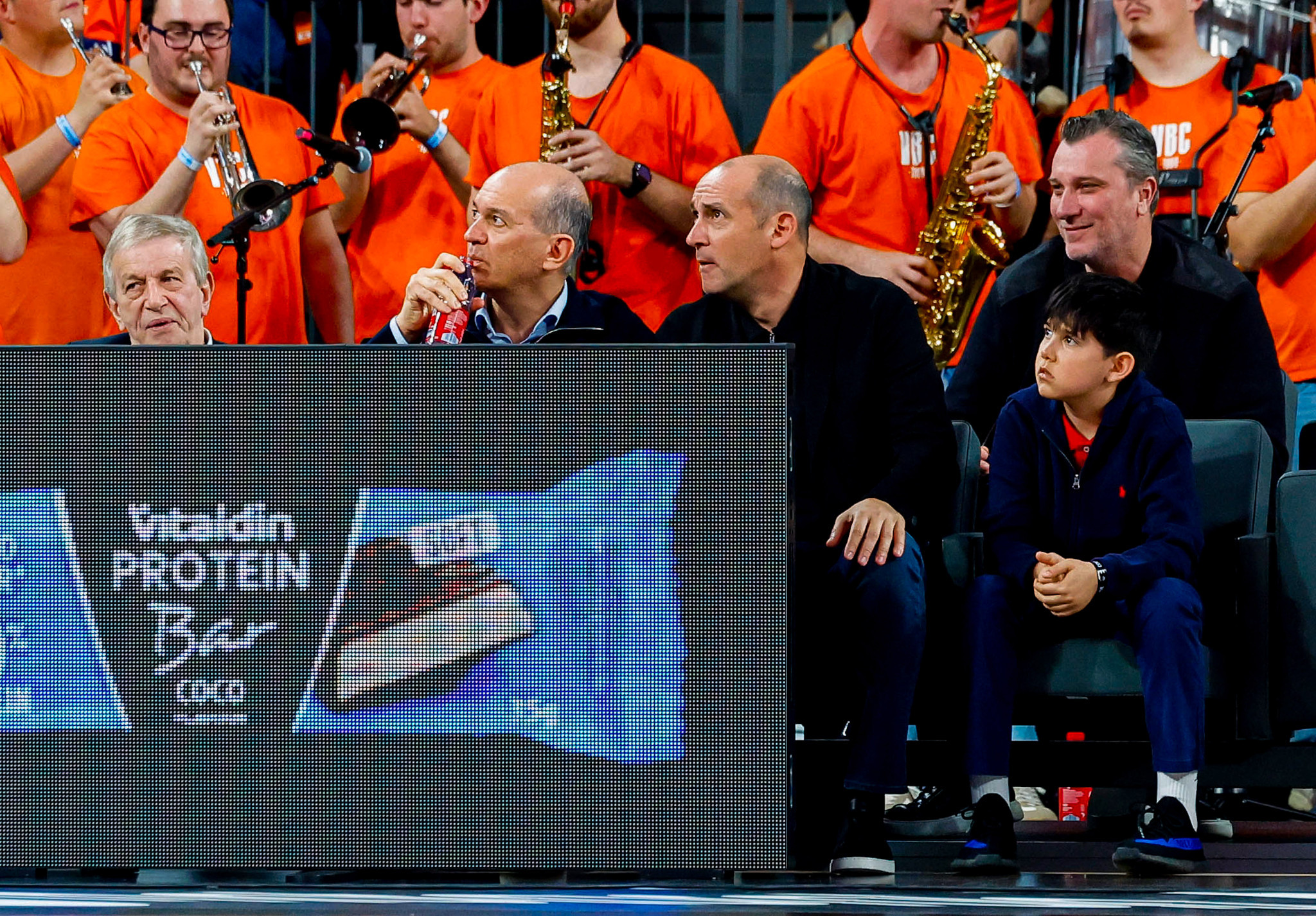 Η ΚΑΕ Ολυμπιακός καταγγέλλει επίθεση οπαδών της Βαλένθια στον Παναγιώτη Αγγελόπουλο και τον Σκινδήλια