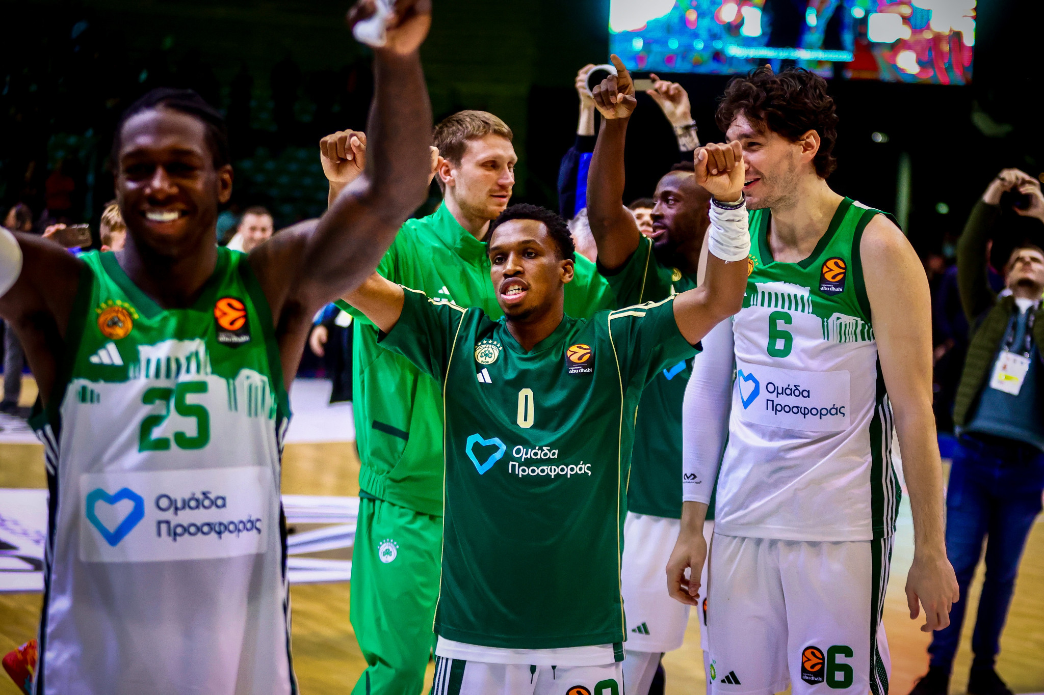 Ο πασίγνωστος Έλληνας τραγουδιστής που ταξίδεψε με τον Παναθηναϊκό στο Σαράγεβο