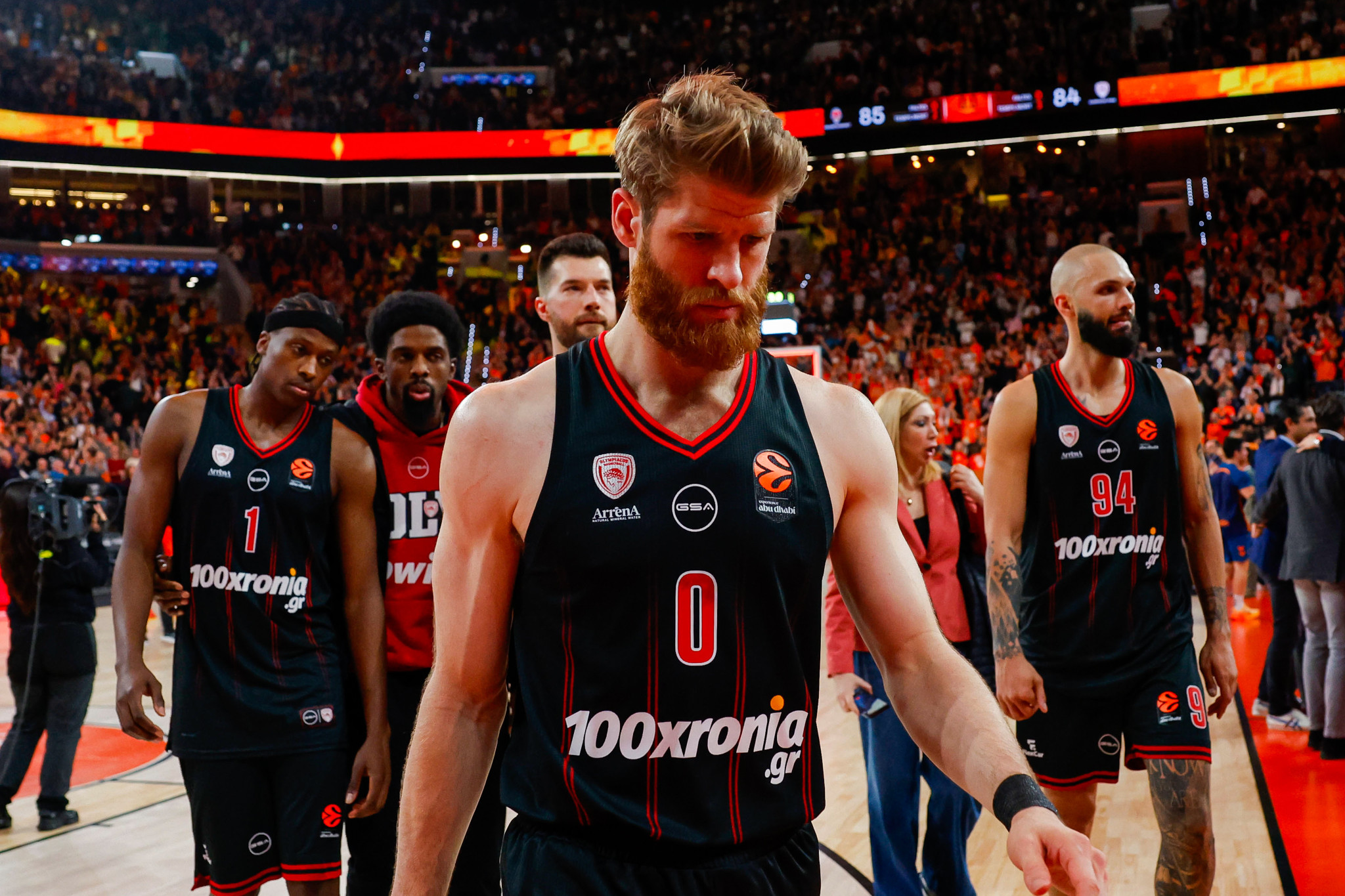 «EuroLeague by Night»: Το... τρίτο ημίχρονο της ήττας του Ολυμπιακού στην Βαλένθια και τα όσα είπε ο Στ. Τάτσιος (video)