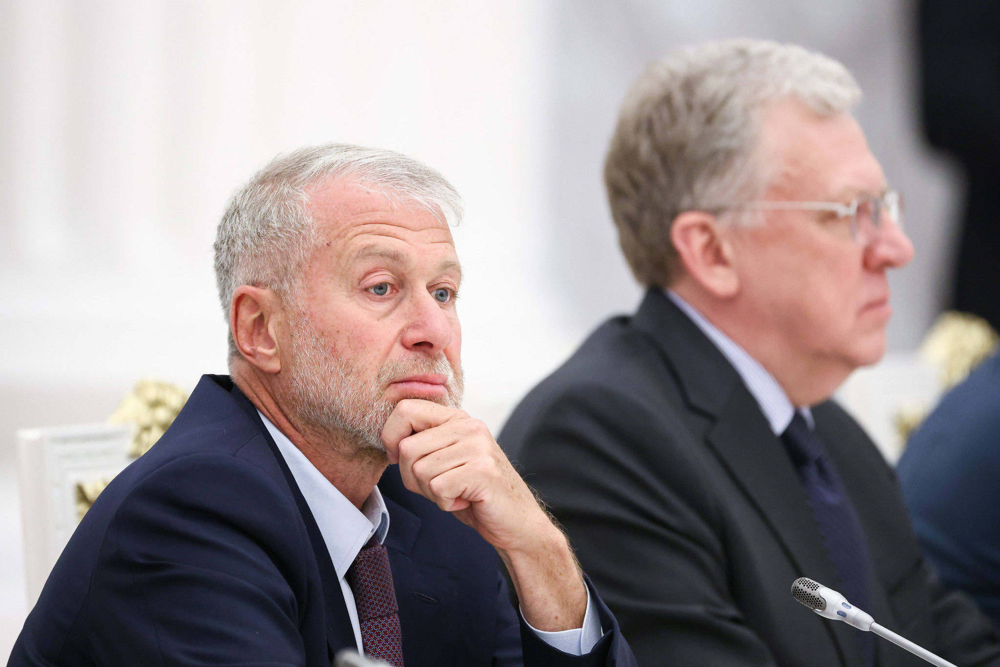 Η βρετανική κυβέρνηση πιέζει τον Αμπράμοβιτς για τα χρήματα πώλησης της Τσέλσι