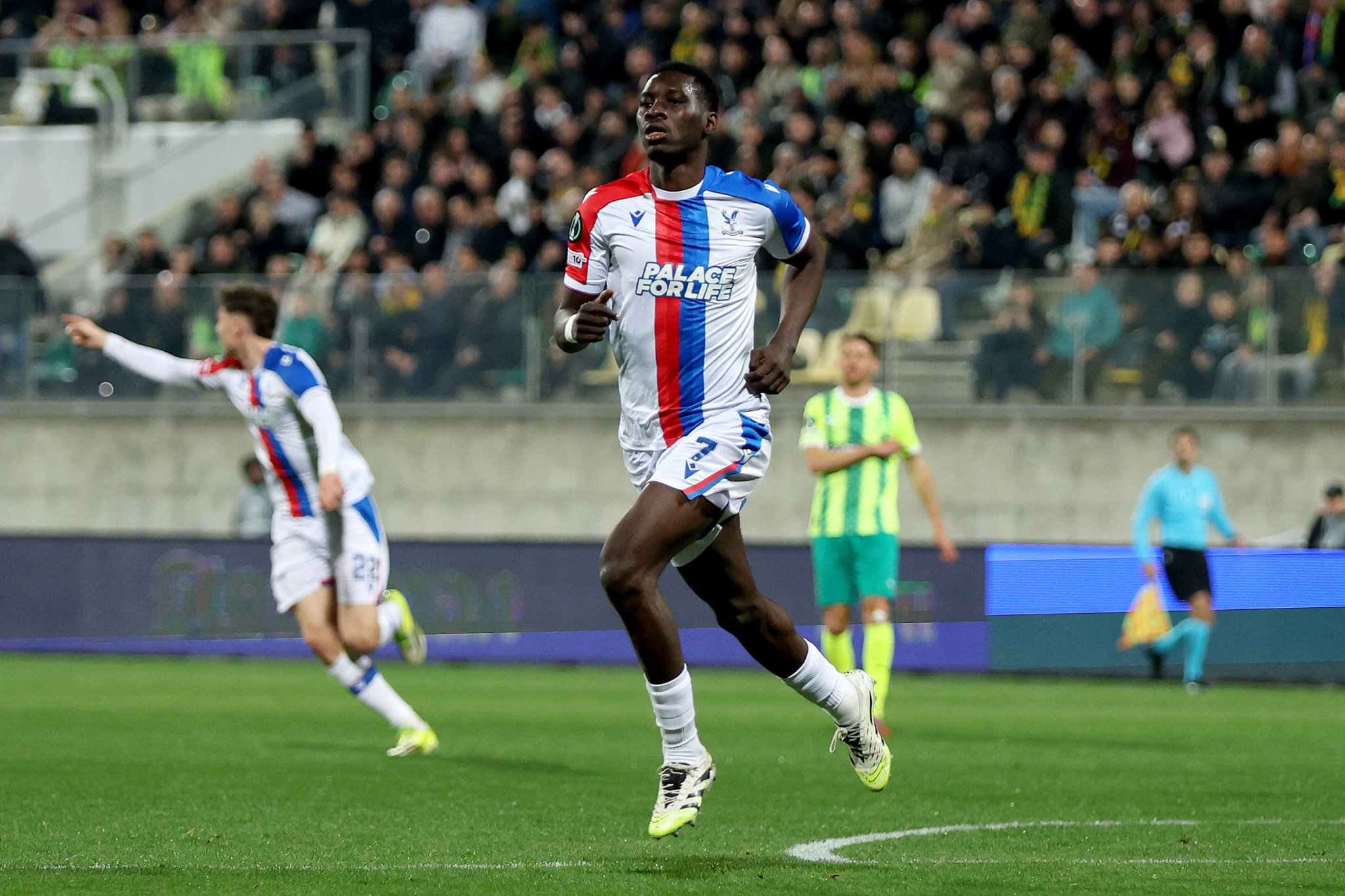 Με λυτρωτή τον Σαρ, η Κρίσταλ Πάλας νίκησε την ΑΕΚ Λάρνακας στην παράταση και πήρε την πρόκριση