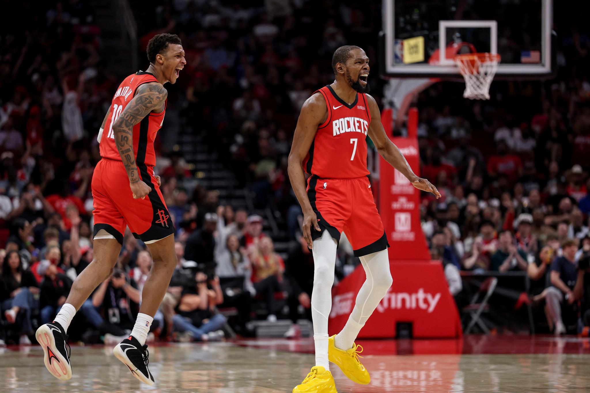 Οι Ρόκετς τελείωσαν το σερί των Χοκς, άνετοι οι Πίστονς