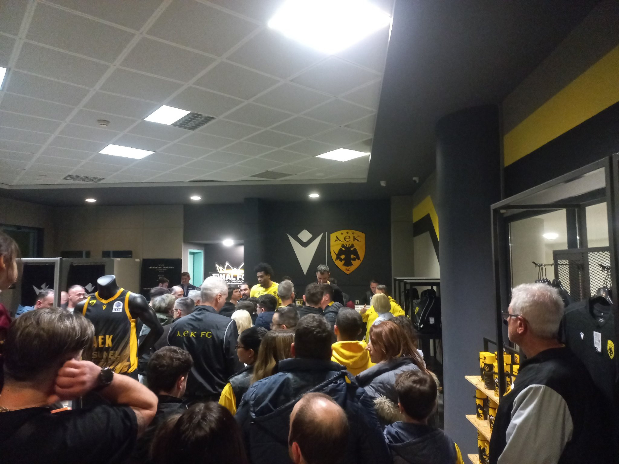 H AEK και οι δράσεις της που φέρνουν τον κόσμο πιο κοντά στην ομάδα (video)