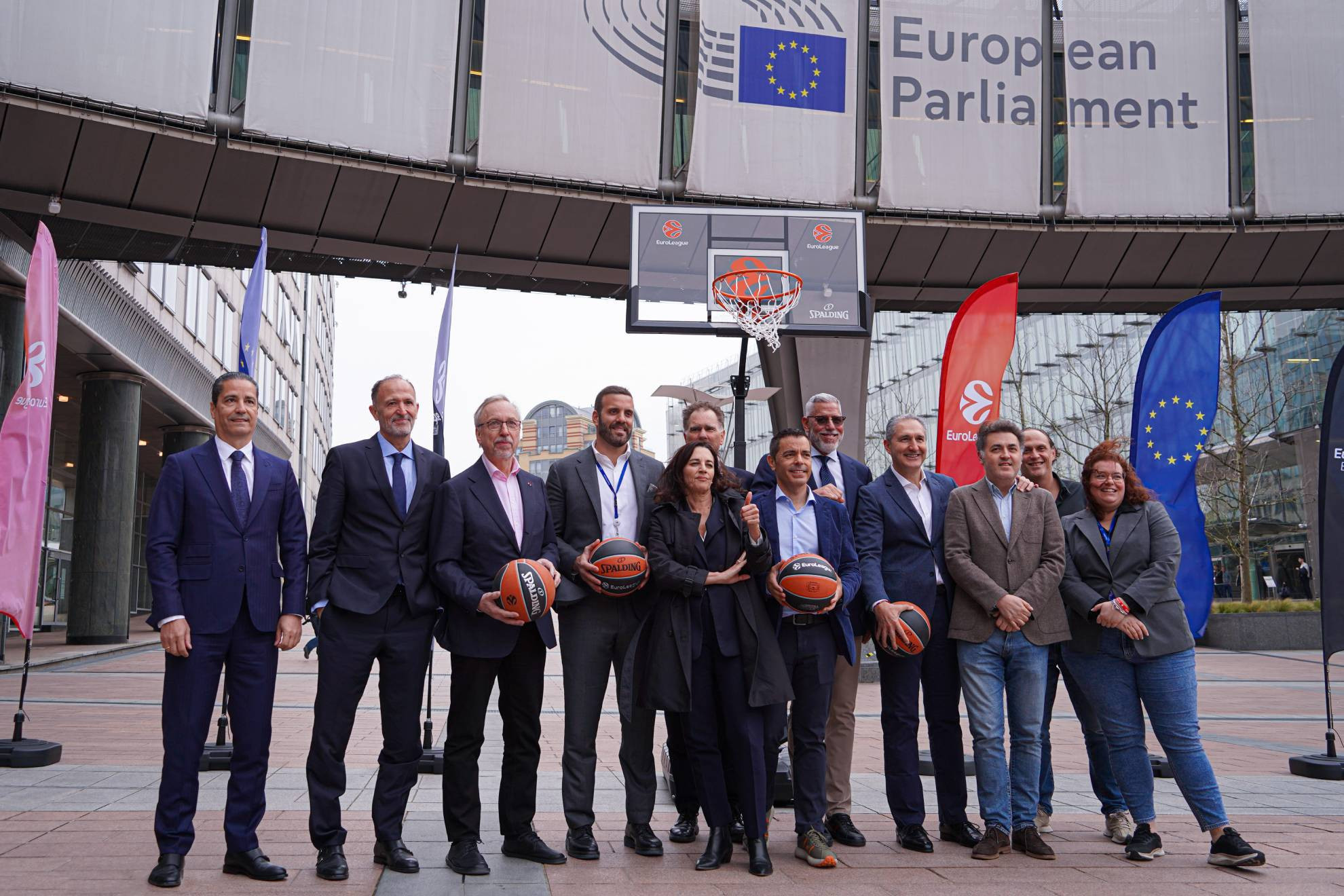 Η EuroLeague επισκέφθηκε το Ευρωπαϊκό Κοινοβούλιο: Ένας Έλληνας ευρωβουλευτής και ο Σφαιρόπουλος ήταν εκεί