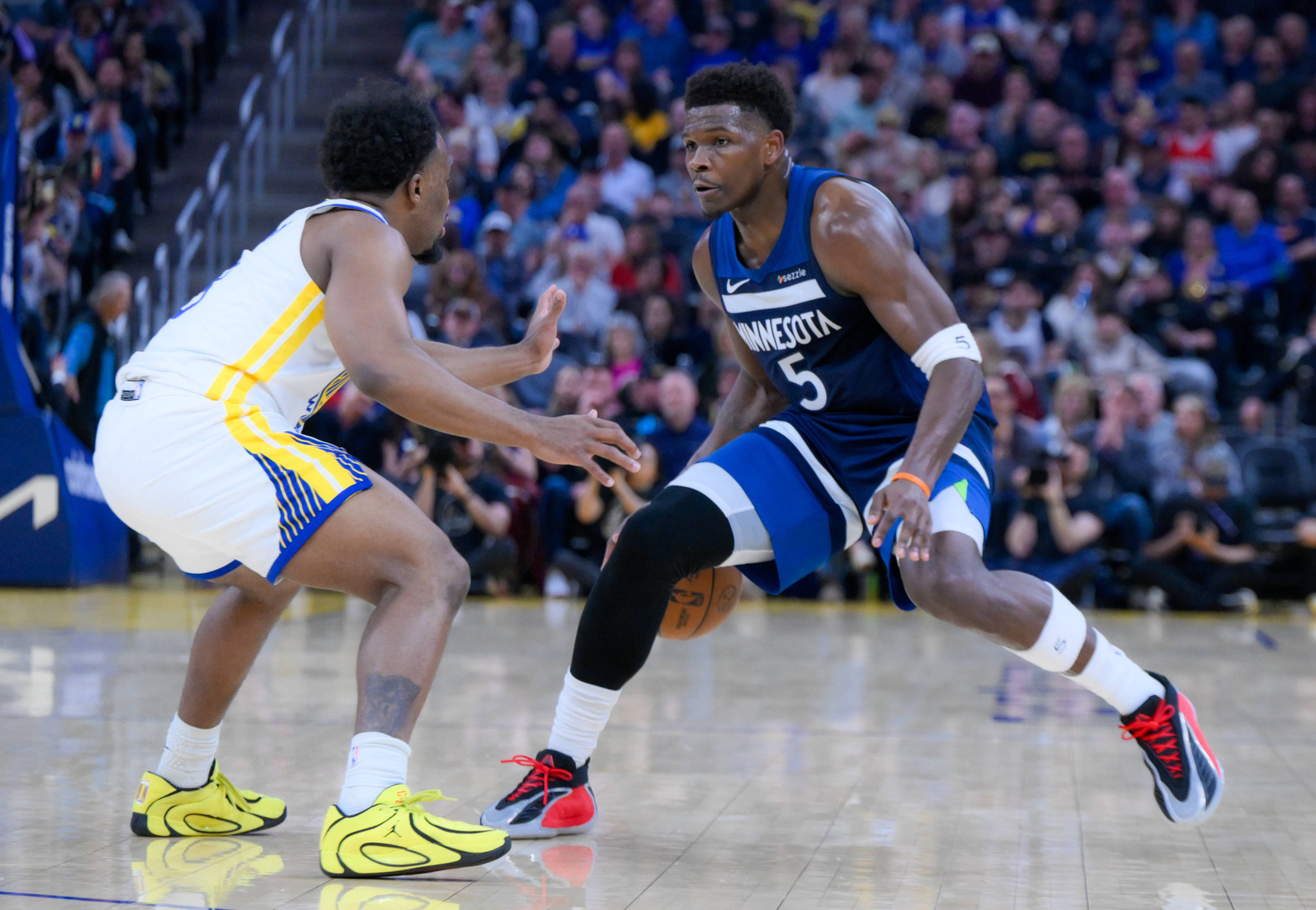 Με κορυφαίο τον Έντουαρντς οι Τίμπεργουλβς, άνετοι οι Πίστονς