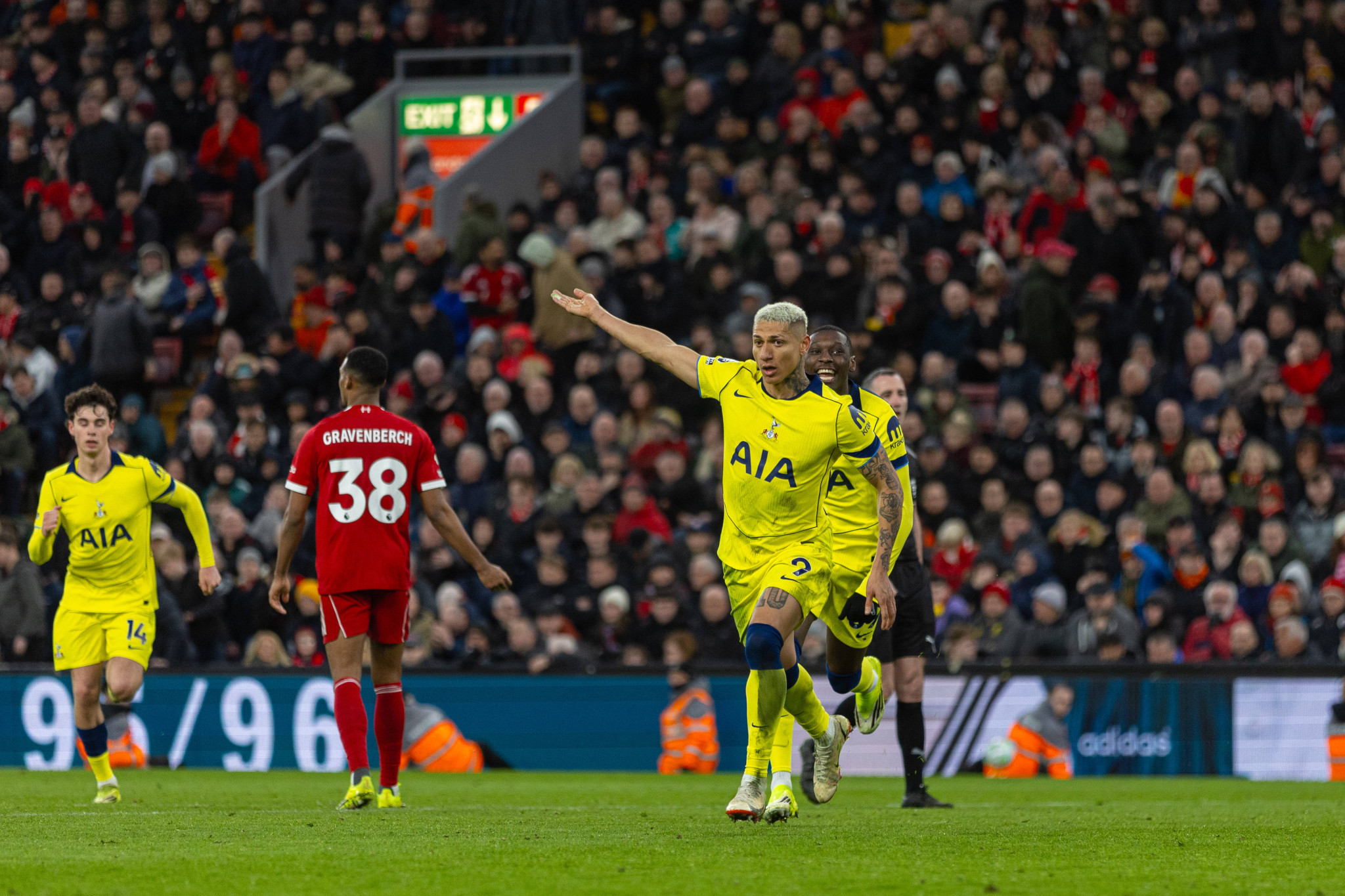 Η μαχητική Τότεναμ τιμώρησε την φλύαρη Λίβερπουλ κι έφυγε με βαθμό από το Anfield