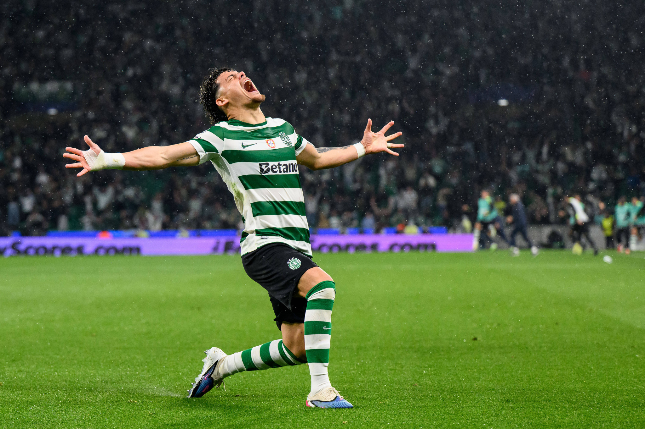 Η Σπόρτινγκ κάνει το 4-0 με τον Αραούχο και «αγγίζει» την πρόκριση (video)