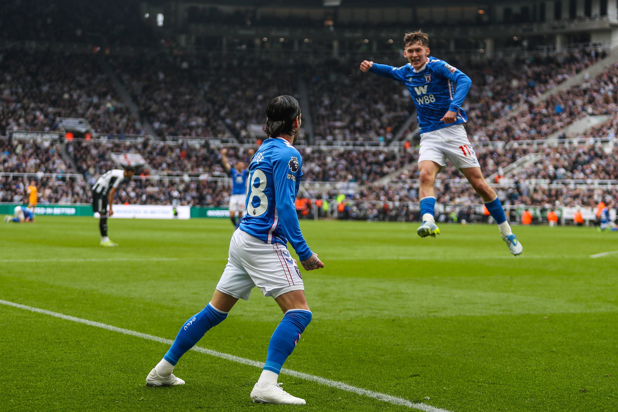 Χαμός στο τοπικό ντέρμπι του βορρά: Η Σάντερλαντ σόκαρε τη Νιουκαστλ με ανατροπή και... επεισόδια (videos)