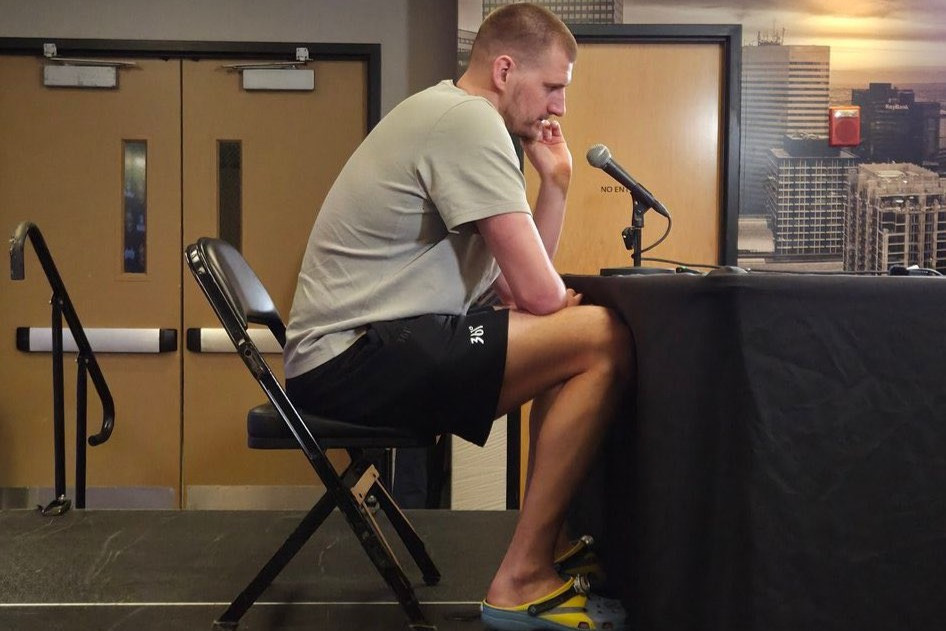 Γιατί μπορεί - Ο Γιόκιτς είχε 23 πόντους, 21 ριμπάουντ, 19 ασίστ και πήγε στη συνέντευξη τύπου έτσι (photo)