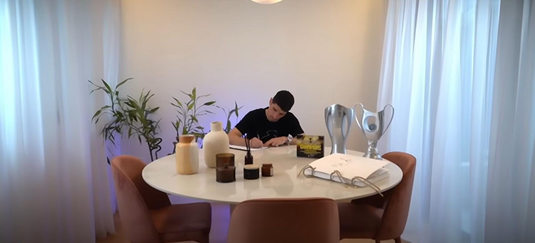 Το γράμμα του Μάνταλου στον γιο του: «Η αγάπη δεν μετριέται με χρόνια, μετριέται με στιγμές» (video)