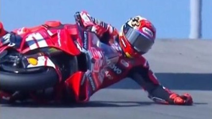 Σοκαριστική πτώση για τον Μαρκ Μάρκεθ με 191 χιλιόμετρα την ώρα (video)