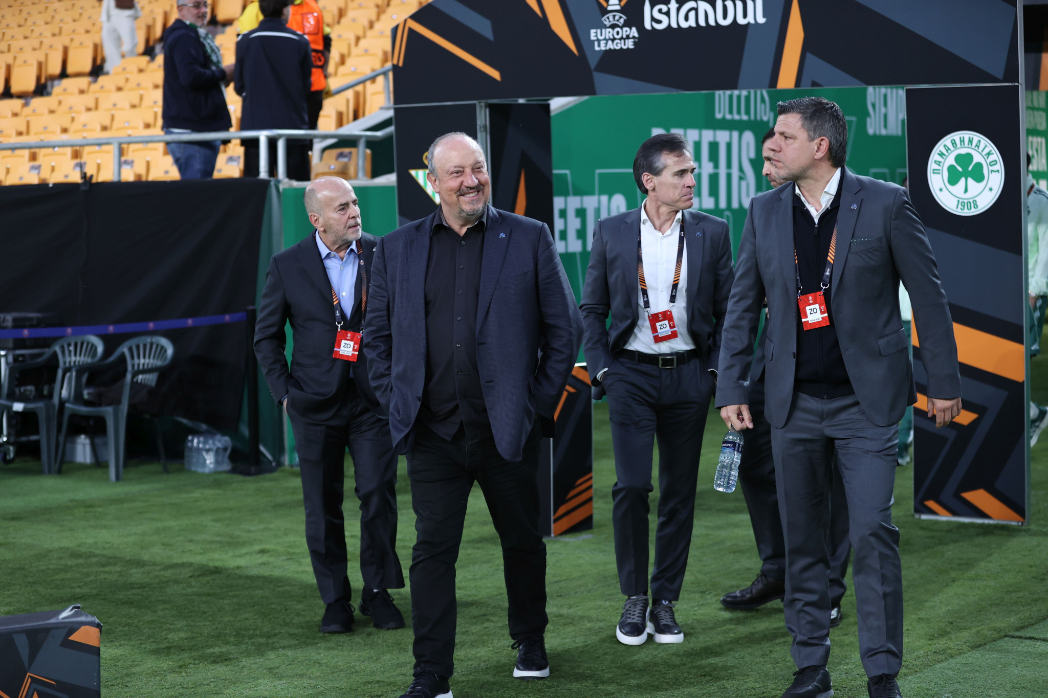 Στο «La Cartuja» ο Αλαφούζος - Έκανε βόλτα στον αγωνιστικό χώρο μαζί με Μπενίτεθ (video)