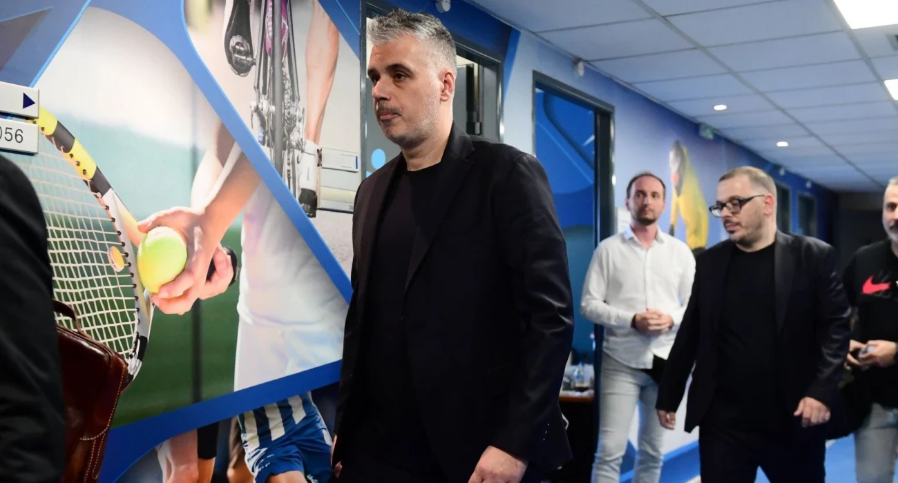 Κοντός: «Οι άλλοι σκαρφαλώνουν στα κάγκελα, αλλά το θέμα είναι τι είπε η γυναίκα ενός παίκτη»