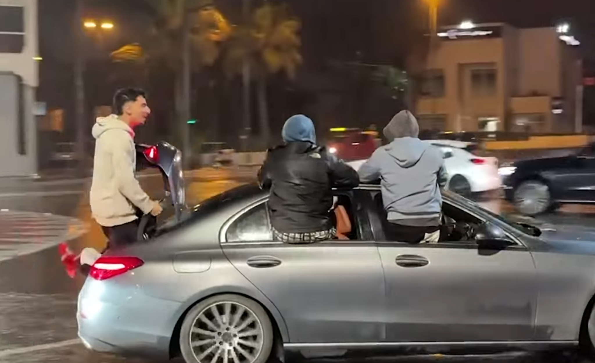 Πανζουρλισμός στο Μαρόκο – Οπαδοί ξεχύθηκαν στους δρόμους για να πανηγυρίσουν