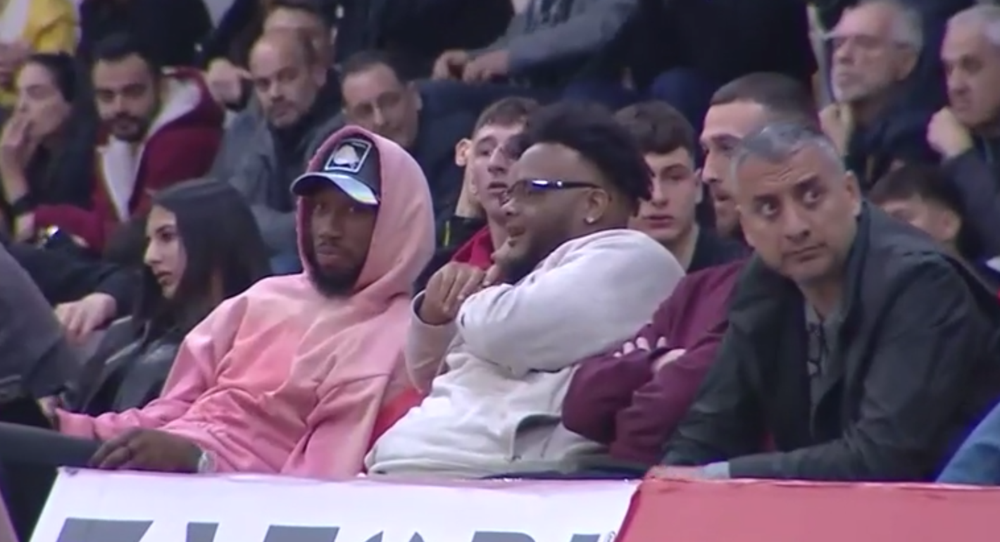 Χολ και Νετζήπογλου παρακολουθούν από κοντά το ντέρμπι Ολυμπιακός - Παναθηναϊκός (video)