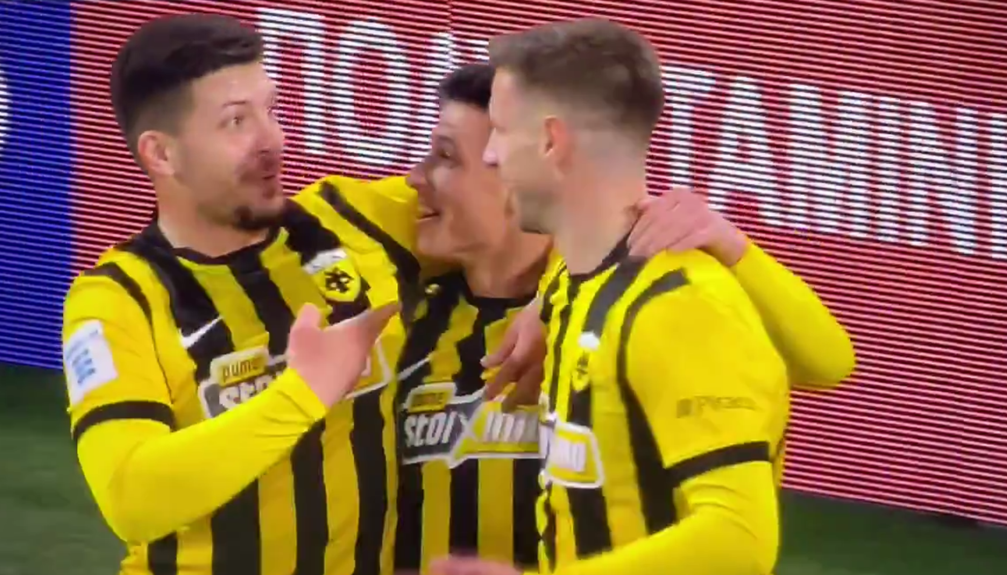 Επικός Γιόβιτς, έκανε τον σταυρό του για την ασίστ του Πήλιου στον Βάργκα (video)