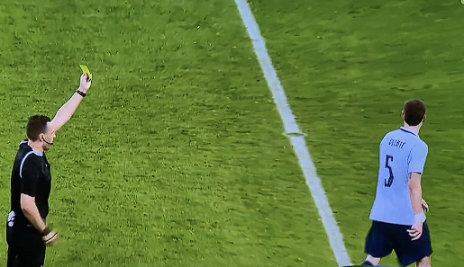 Tρομερό περιστατικό στο Γουέμπλεϊ - Ο διαιτητής έδειξε δύο κίτρινες στον Ουγκάρτε αλλά δεν... αποβλήθηκε