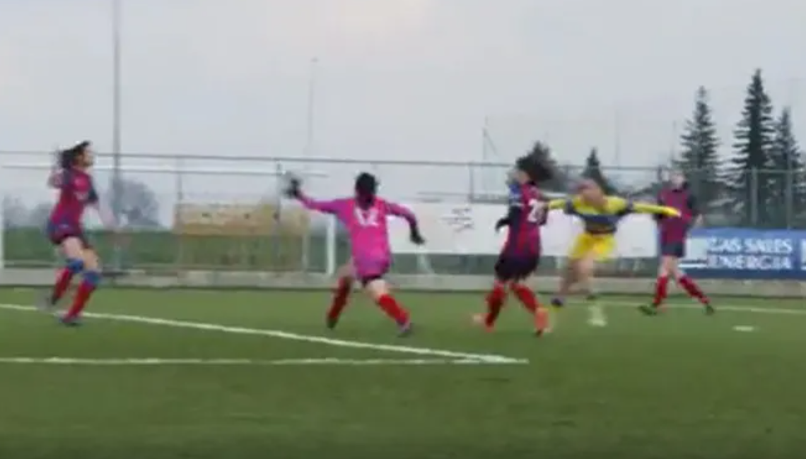 Διαιτητής έδωσε πέναλτι σε χέρι τερματοφύλακα - Η αντίδραση της αντιπάλου ομάδας (video)