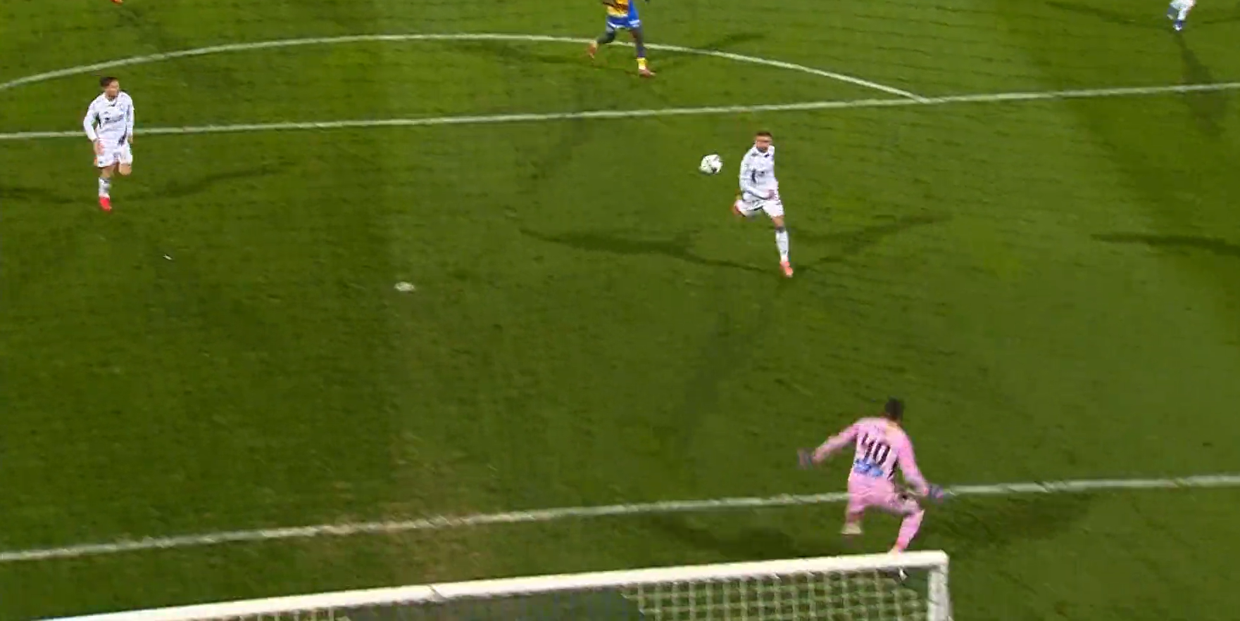 Αυτογκόλ για... όσκαρ του Ίνγκασον με την πλάτη - Δεν είχε οπτική επαφή με τη μπάλα (video)