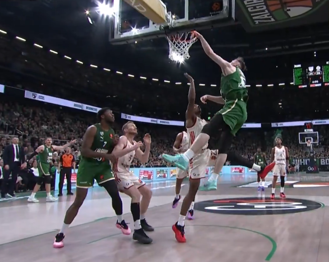 To φοβερό poster κάρφωμα του Τουμπέλις που ξεσήκωσε τη Zalgirio Arena (video)