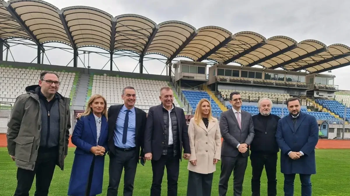 Ο Βρούτσης παρουσία Κομπότη ανακοίνωσε έργα αξίας 500.000 ευρώ στο γήπεδο του Λεβαδειακού