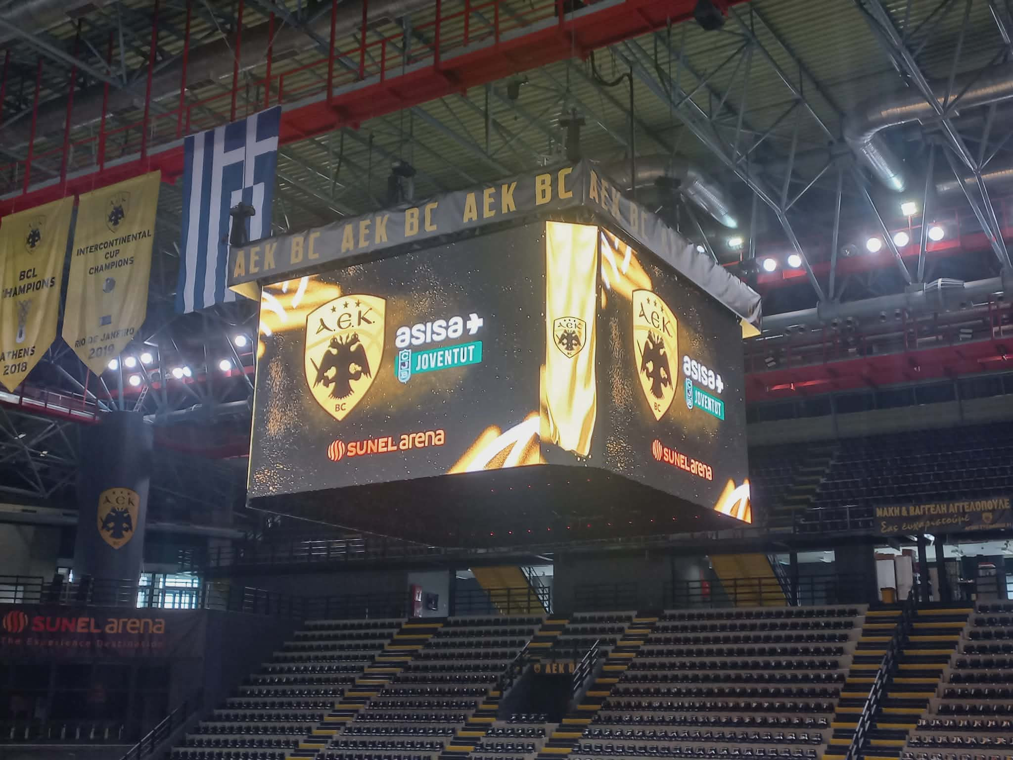Αυτό είναι το cube της ΑΕΚ στην οροφή της Sunel Arena