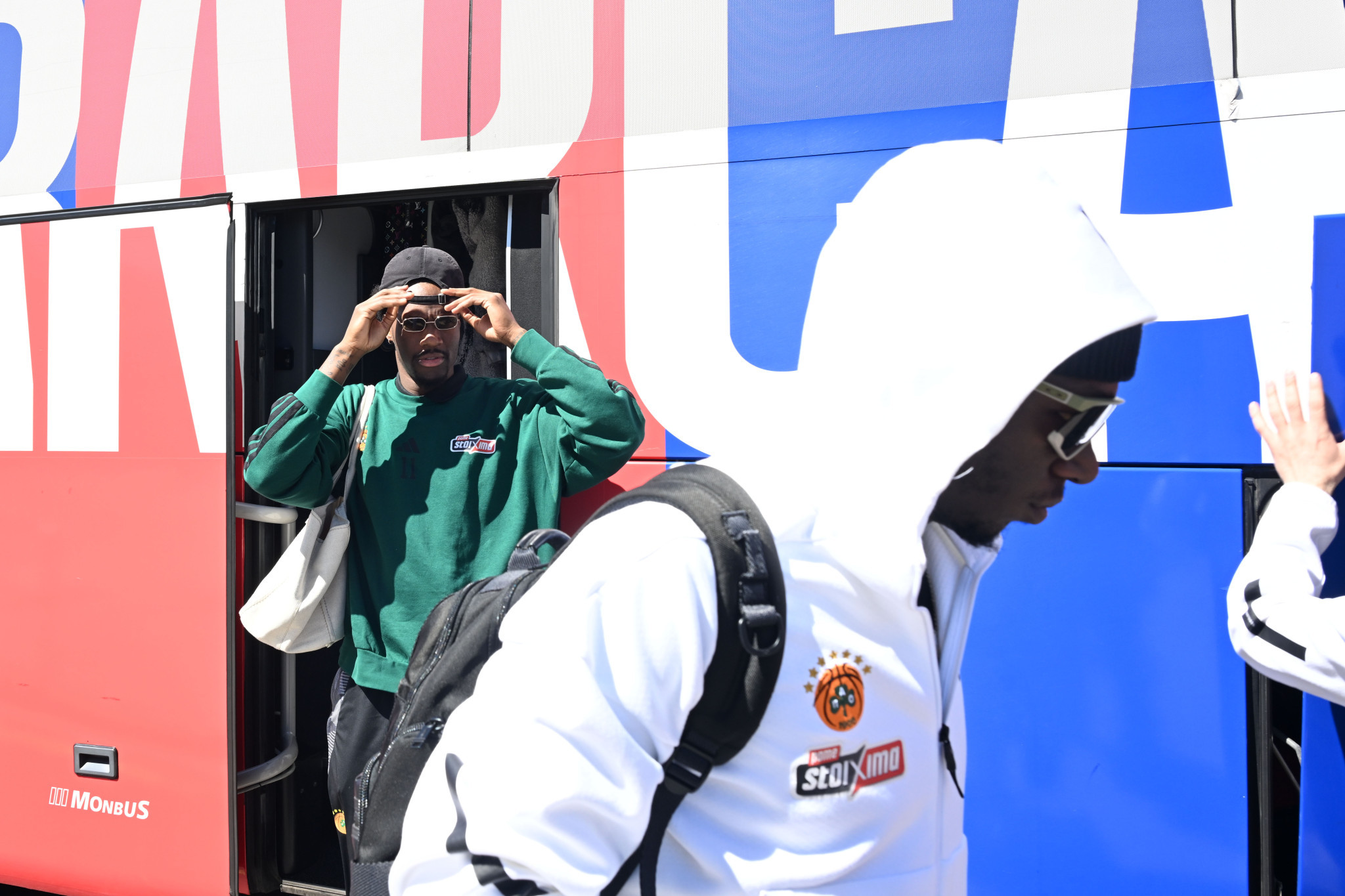 Η άφιξη του Παναθηναϊκού στο «Palau» για το παιχνίδι με την Μπαρτσελόνα (video)