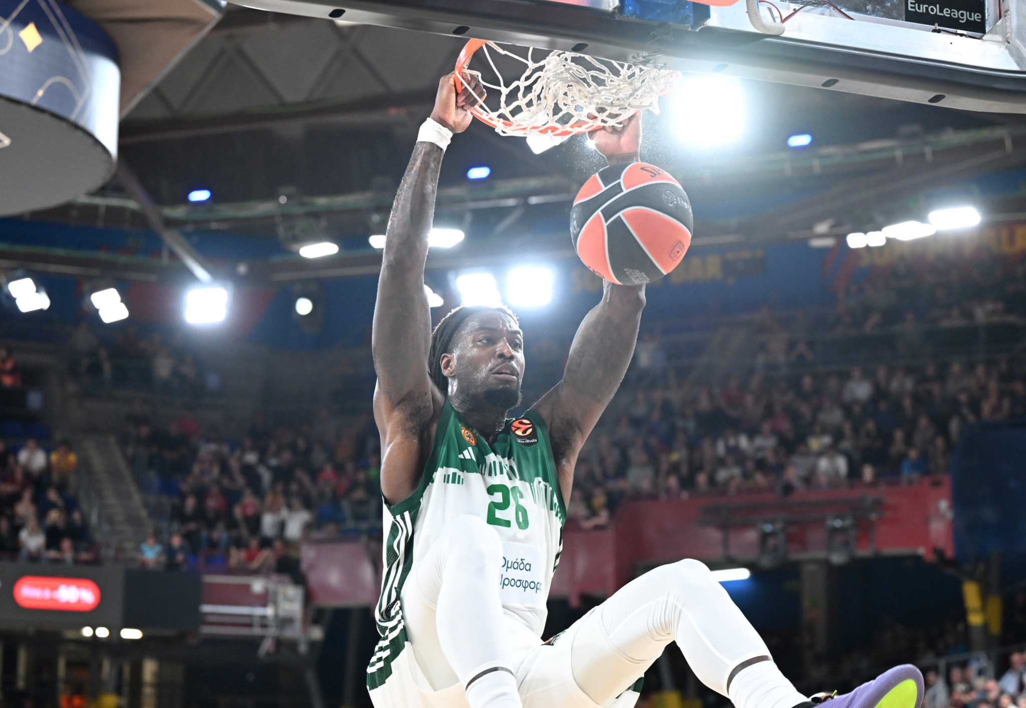 Ο Παναθηναϊκός κέρδισε μετά από 13 χρόνια στη Βαρκελώνη!