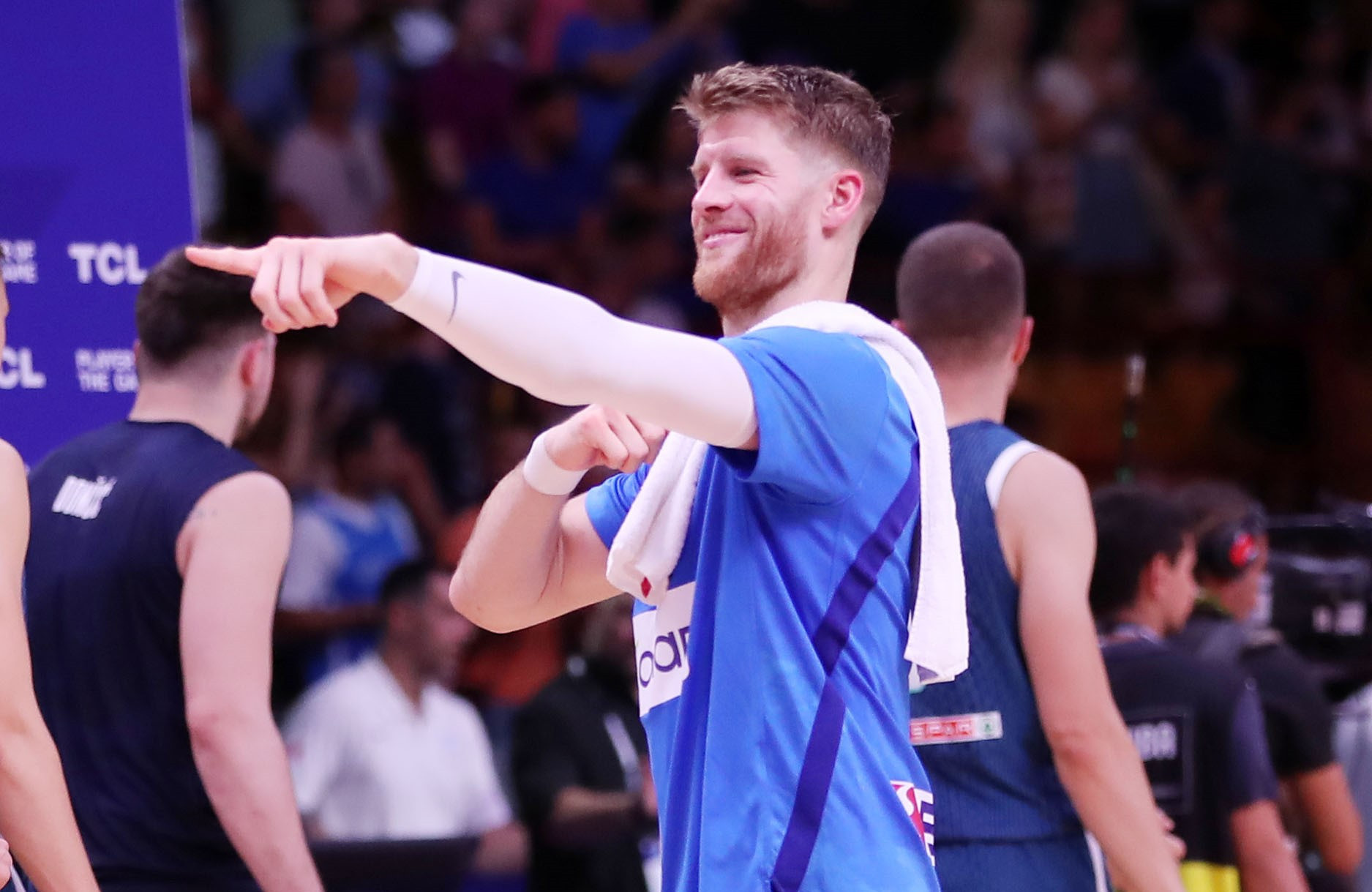 Η... απάντηση του Τόμας Γουόκαπ πανηγυρίζοντας με τη φανέλα της Εθνικής Ελλάδας