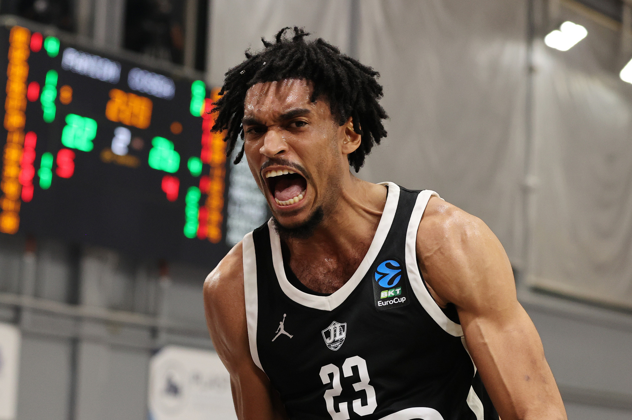 Η Μπουργκ έκανε την ανατροπή απέναντι στην Τουρκ Τέλεκομ και προκρίθηκε στους τελικούς του EuroCup