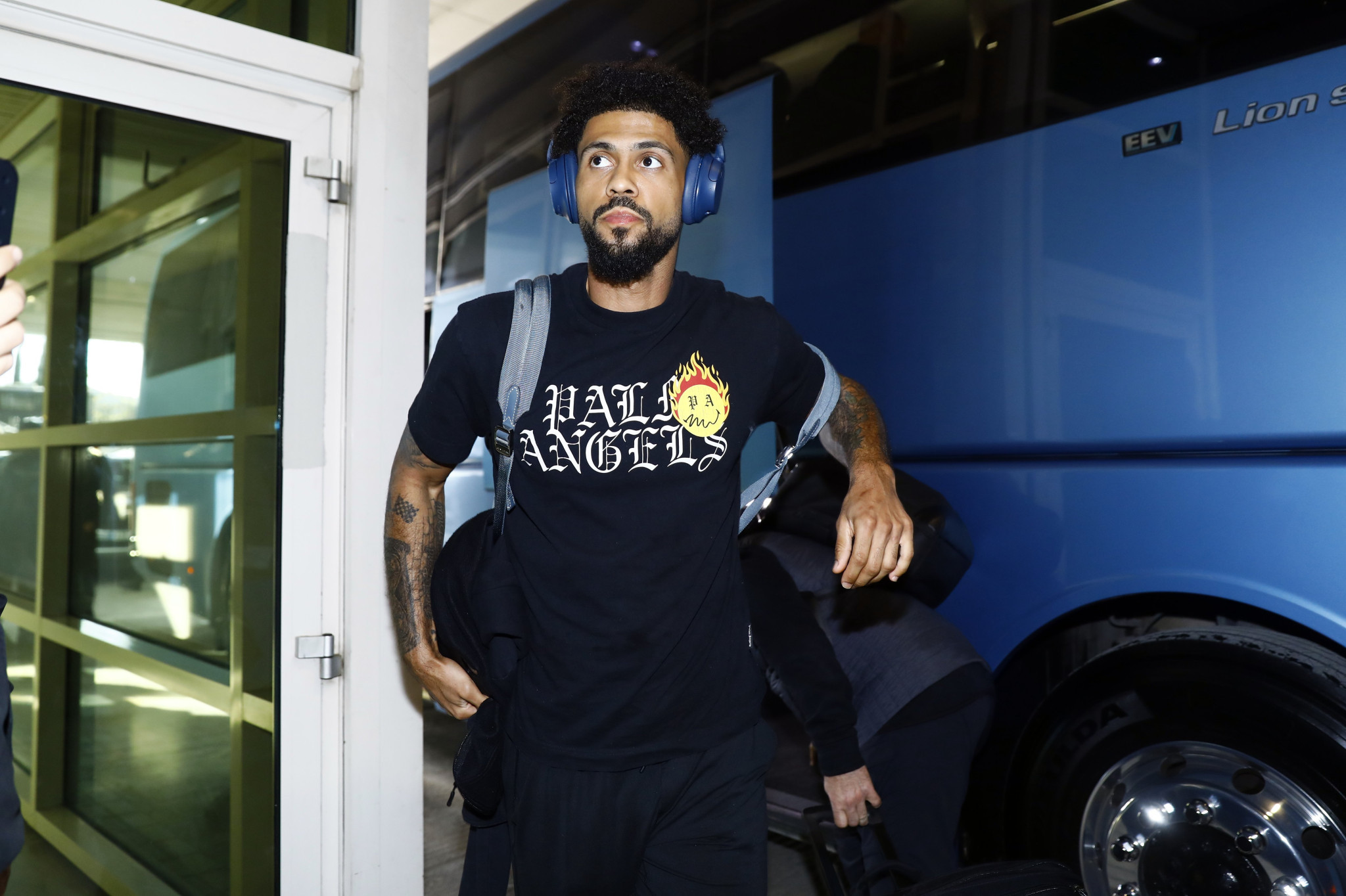 Η άφιξη της αποστολής του Ολυμπιακού, μαζί ο τιμωρημένος Φουρνιέ - Το video του Athletiko