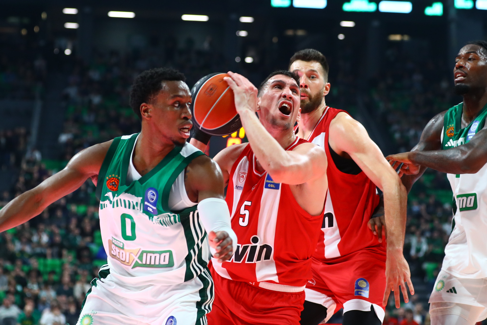 Η επιστροφή της... κόμπρας: Τι προσέφερε στον Ολυμπιακό ο Λαρεντζάκης κόντρα στον Παναθηναϊκό