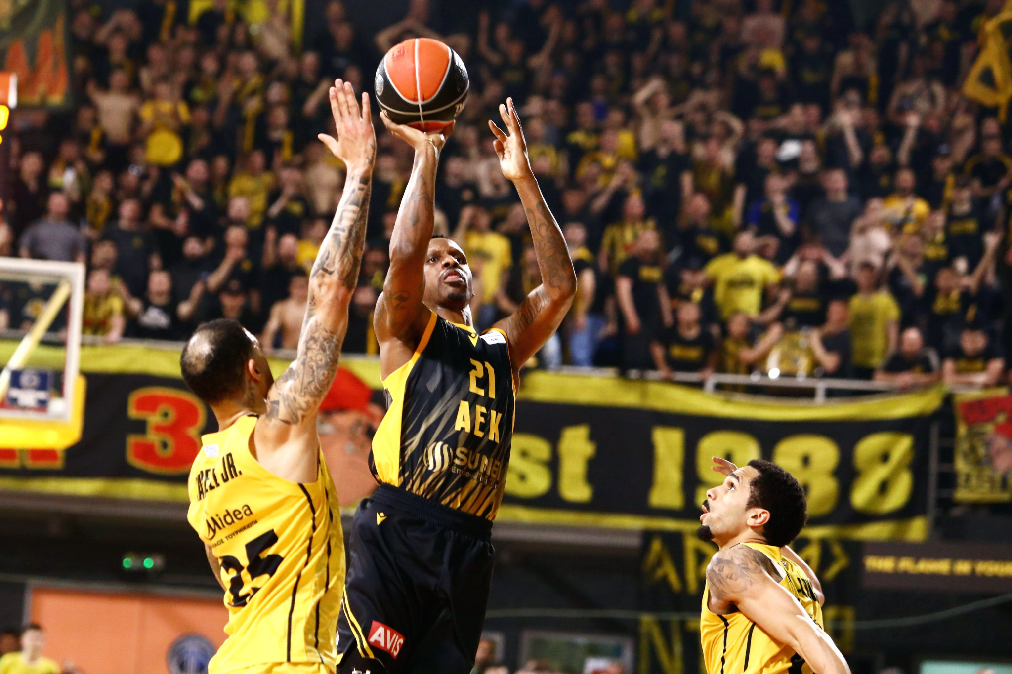 Η ΑΕΚ έδειξε ότι μπορεί να παίξει σε κάθε συνθήκη