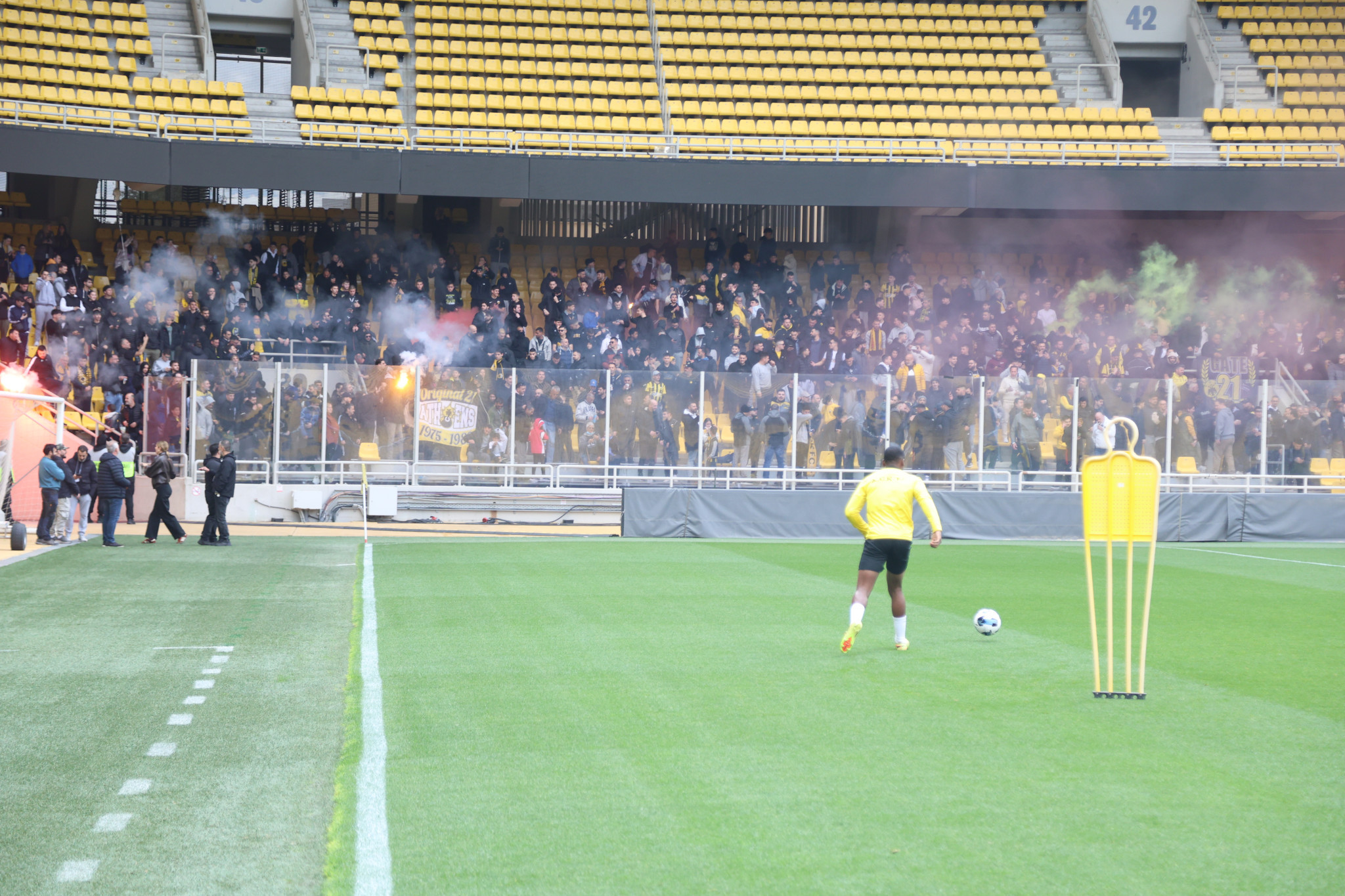 Πάνω από 4.000 φίλοι της ΑΕΚ στην τελευταία προπόνηση πριν τον Ολυμπιακό - Δείτε video του Athletiko