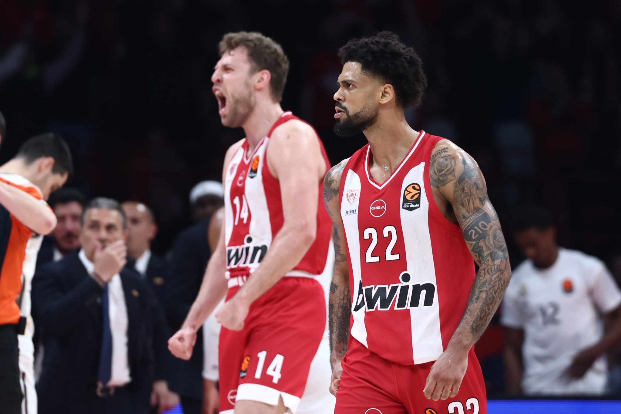 Πορεία προς την κορυφή με δύο υποψήφιους MVPs