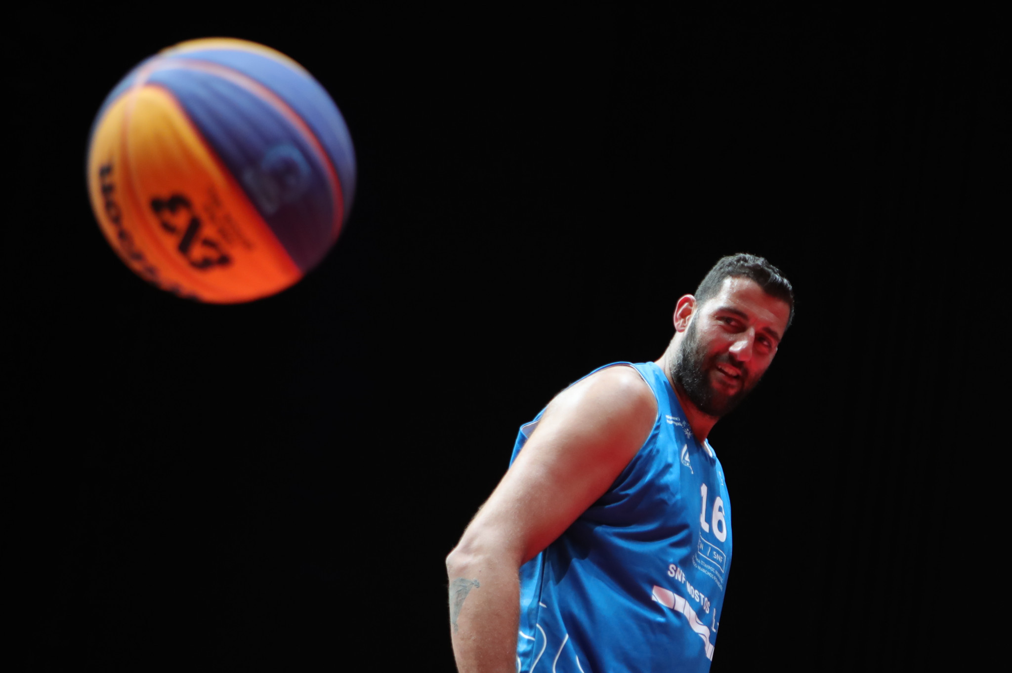 O Γιάννης Μπουρούσης απαντά σε πασχαλινά διλήμματα και σας εύχεται Καλή Ανάσταση! (video)