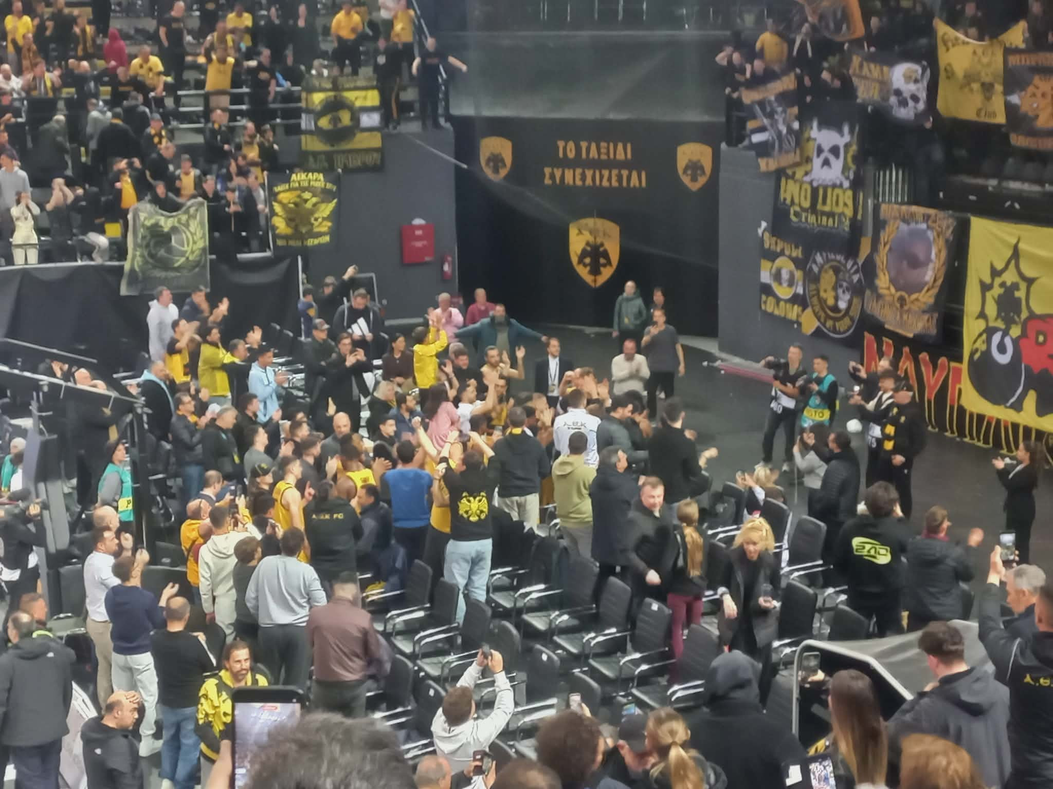Κιτρινόμαυρο.... πάρτι για την ΑΕΚ στη Sunel Arena (video)