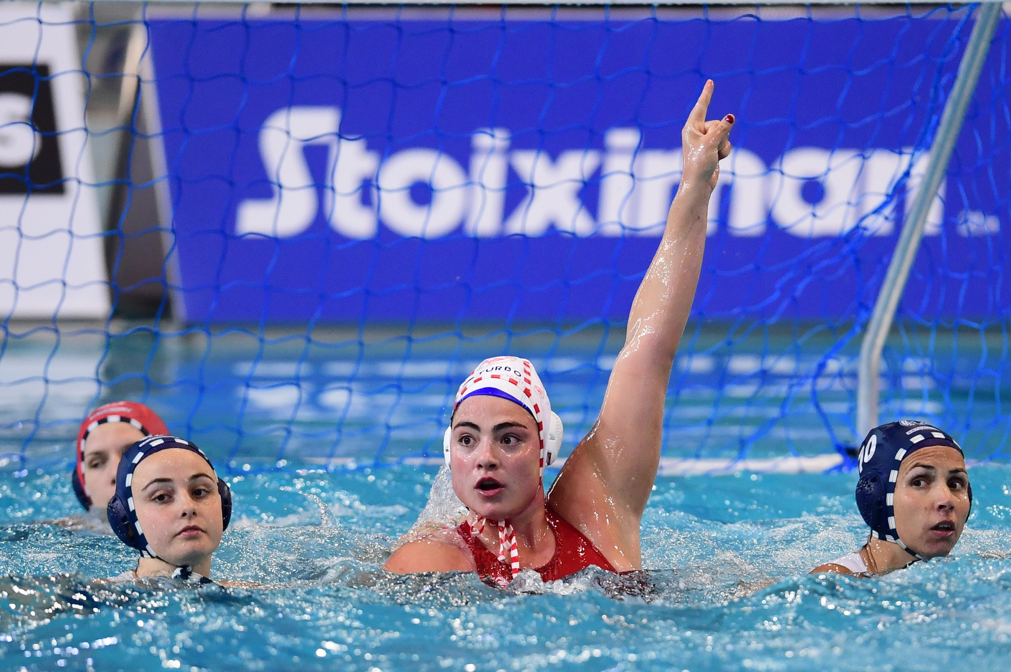 Ο Ολυμπιακός κατατρόπωσε την Σαμπαντέλ - «Aγκαλιά» με την πρόκριση στις «4» του Champions League