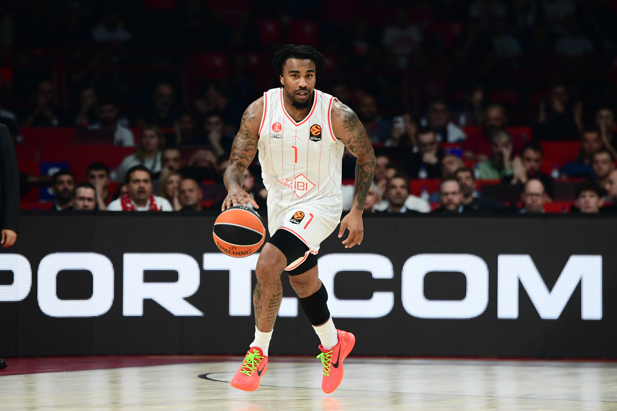 Στα «ραντάρ» του Ερυθρού Αστέρα ο Κρις Τζόουνς