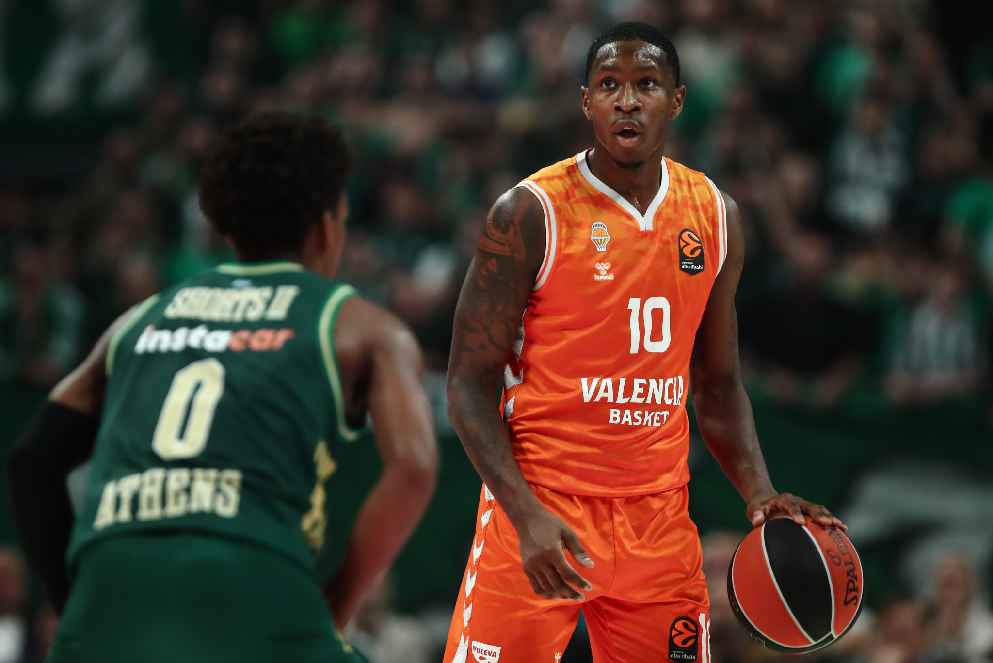 Βαλένθια ή ΝΒΑ: Ο Μουρ παραμένει «Νυχτερίδα» με... ειδικό όρο