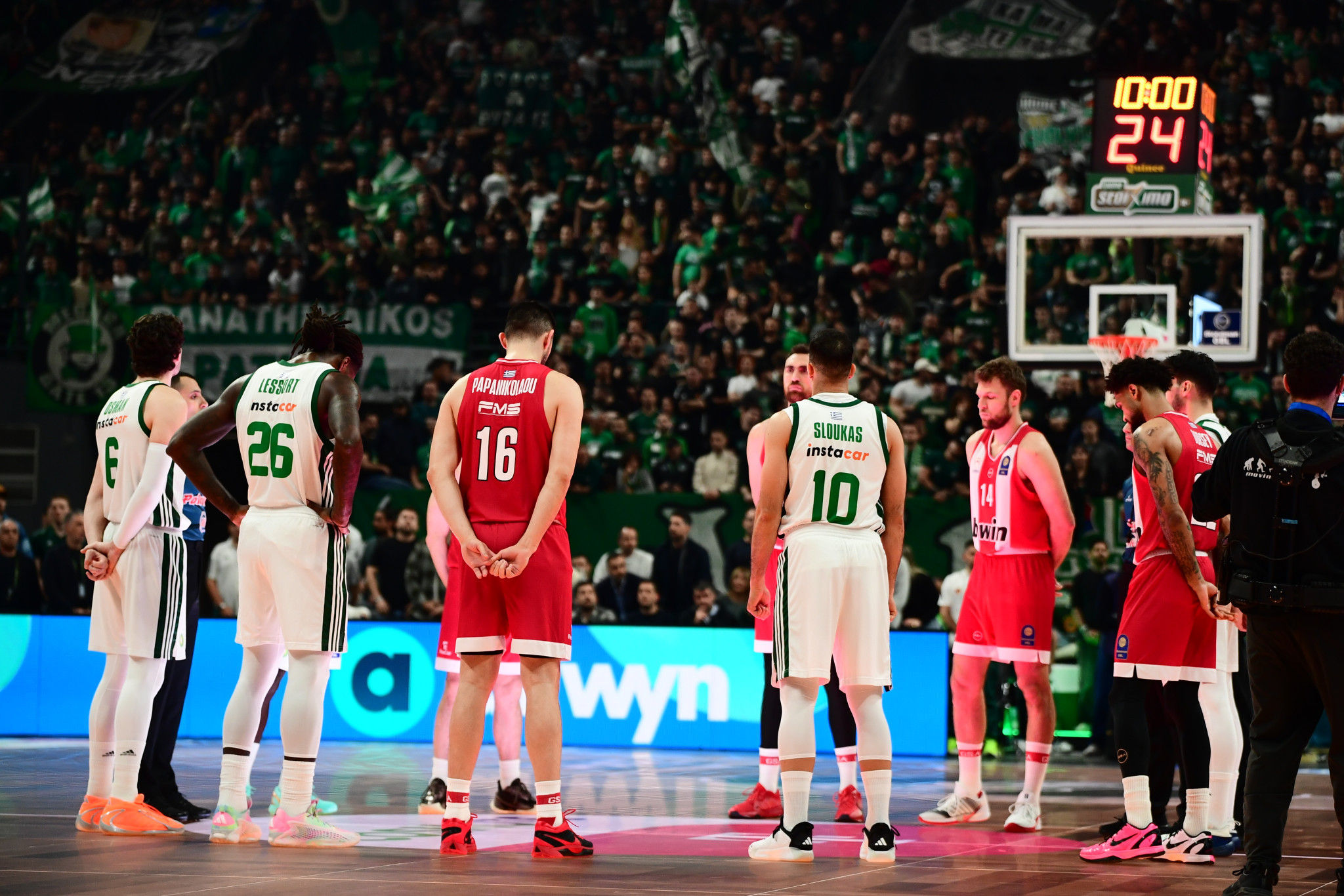 Παναθηναϊκός και Ολυμπιακός τίμησαν τη μνήμη του Βασίλη Γκούμα (video)