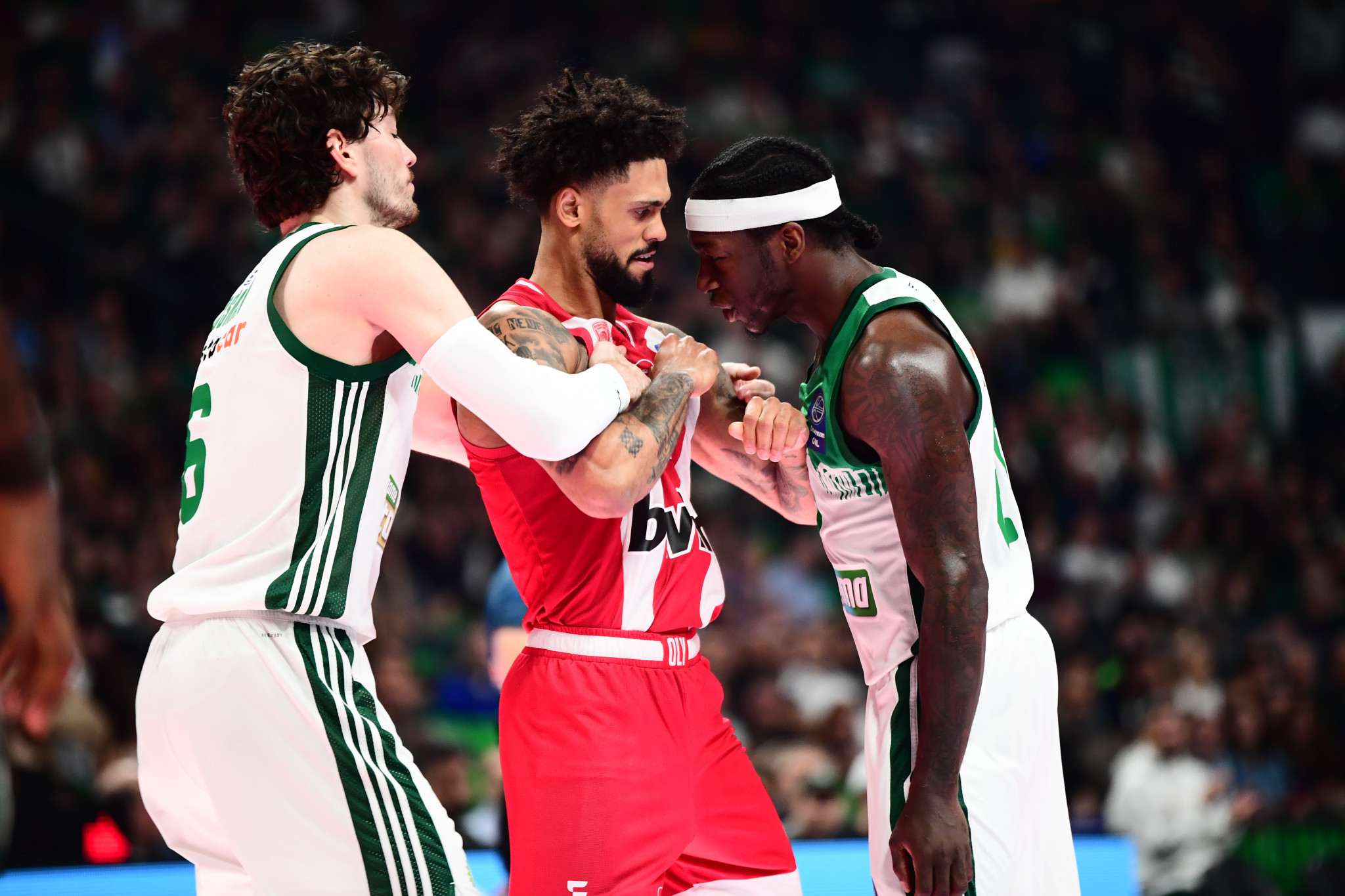 Ολυμπιακός: «Κακώς αποβλήθηκε ο Ντόρσεϊ, δεν έχει κάνει την παραμικρή κίνηση να χτυπήσει τον Ναν»