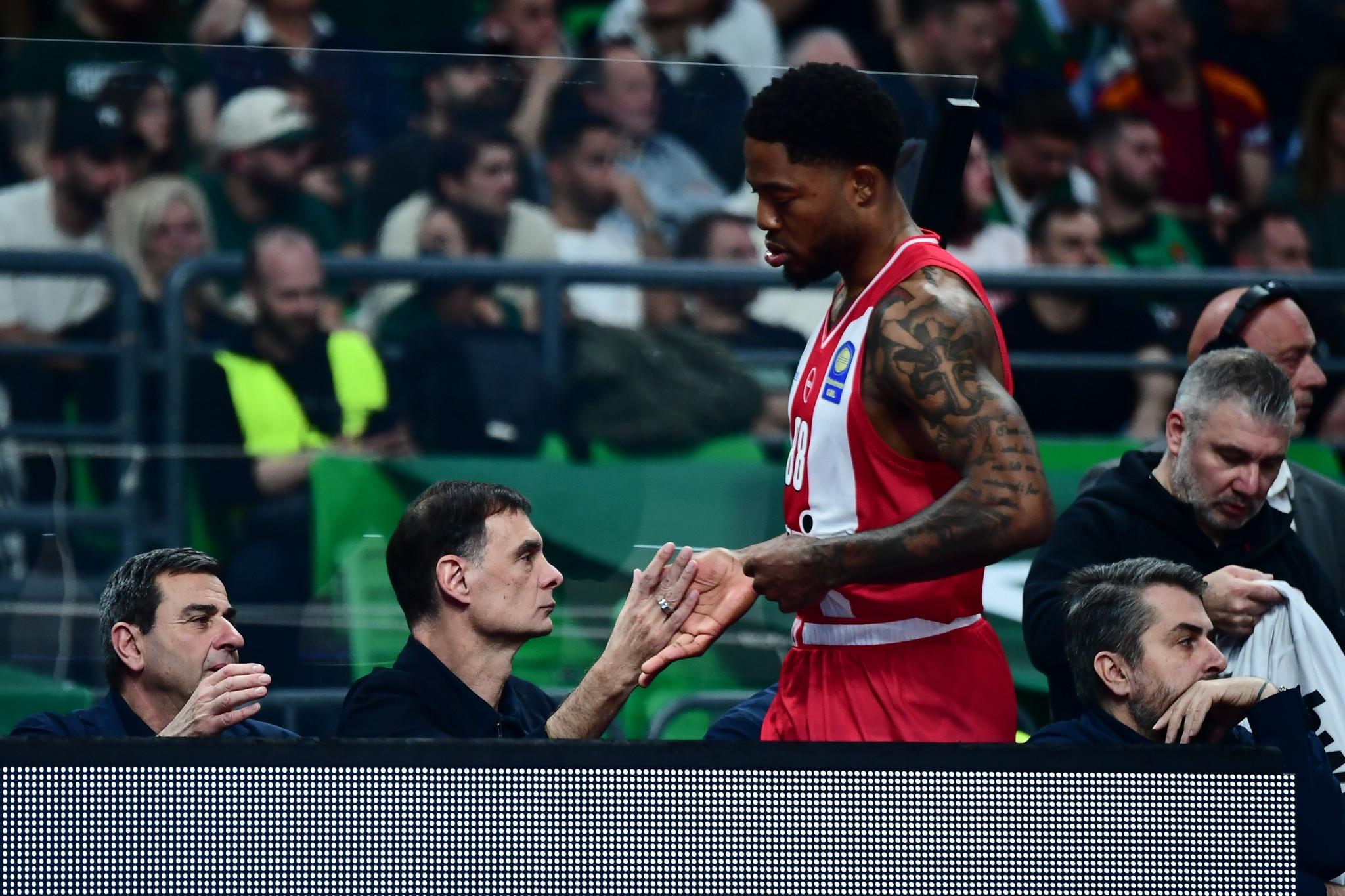 Το ιατρικό πόρισμα για τον Ταϊρίκ Τζόουνς: Το διάστημα της απουσίας του - Τι ισχύει με Φαλ