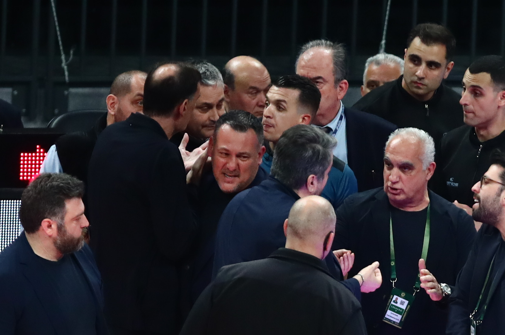 ΚΑΕ Ολυμπιακός: «Εμετικά συνθήματα, να δούμε πόσα έχουν γραφτεί στο φύλλο αγώνα»