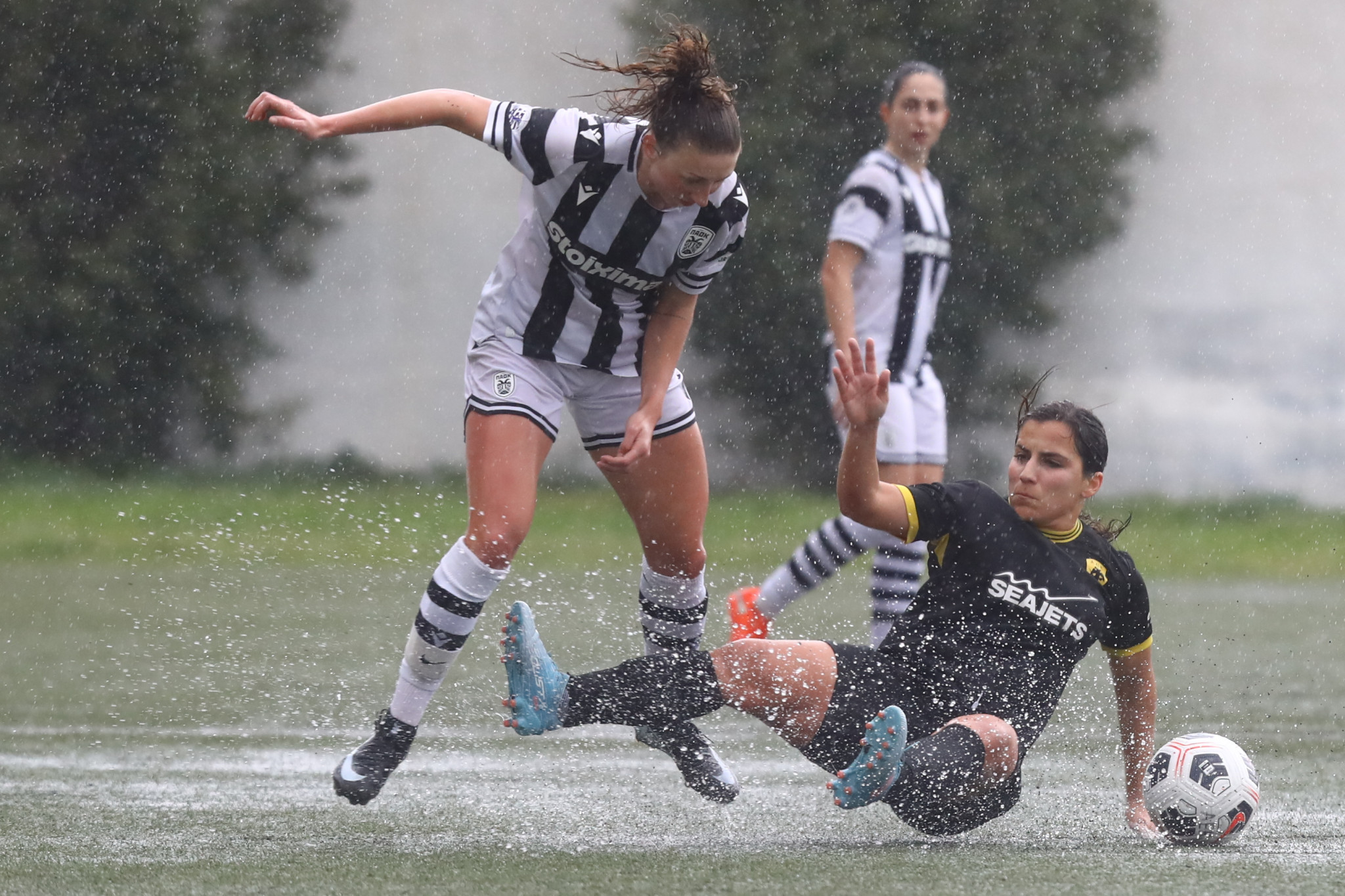 Στον τελικό του Κυπέλλου Ελλάδας γυναικών ο ΠΑΟΚ μετά από «μάχη» στη λάσπη κόντρα στην ΑΕΚ
