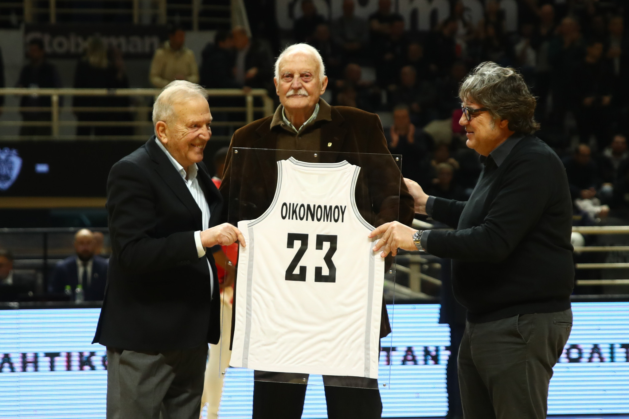 Συγκίνηση στο «Παλατάκι»: Ο ΠΑΟΚ βράβευσε τον σπουδαίο Γιώργο Οικονόμου (photos)