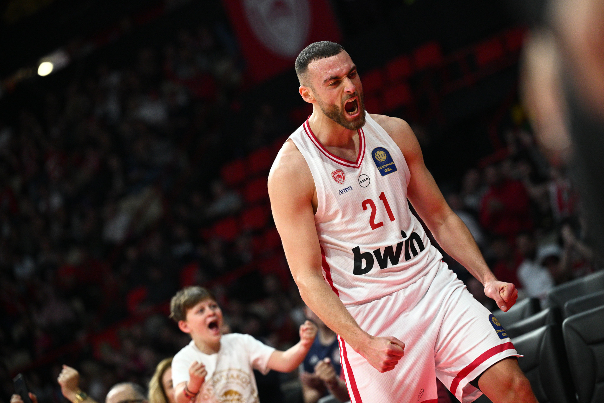 Ο Νετζήπογλου έκανε ρεκόρ καριέρας 17 πόντων με τον Ολυμπιακό μέσα σε 12' κόντρα στη Μύκονο!