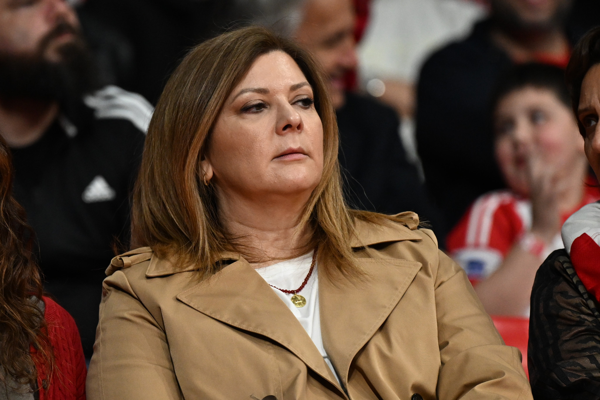 Η σπάνια εμφάνιση της συζύγου του Γιώργου Μπαρτζώκα στο ΣΕΦ (photos)