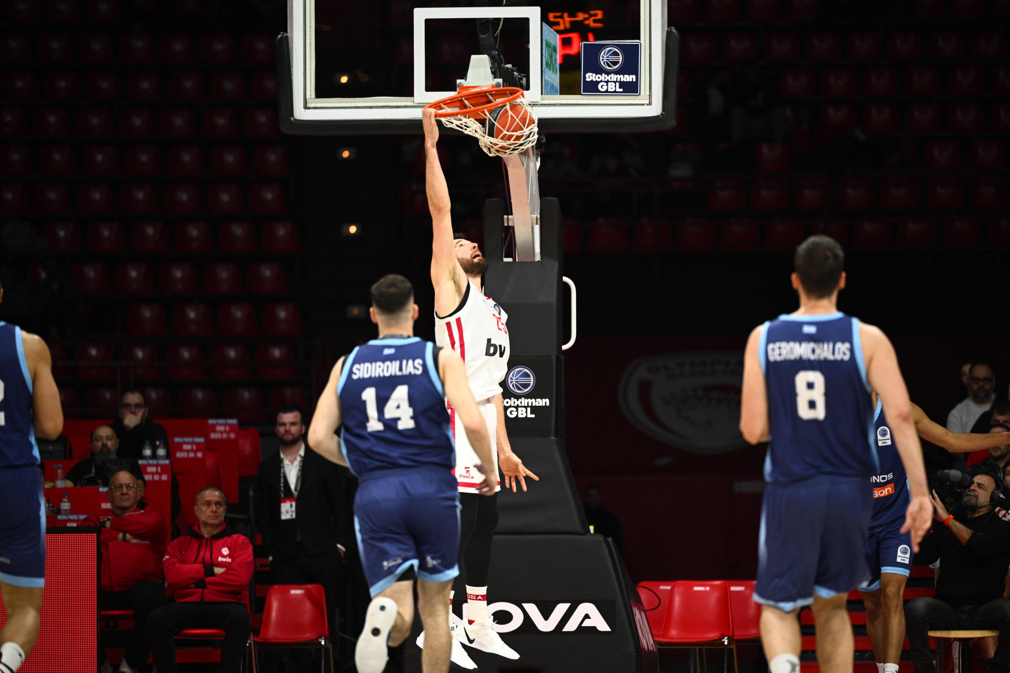 Τα highlights από την άνετη επικράτηση του Ολυμπιακού κόντρα στη Μύκονο (video)