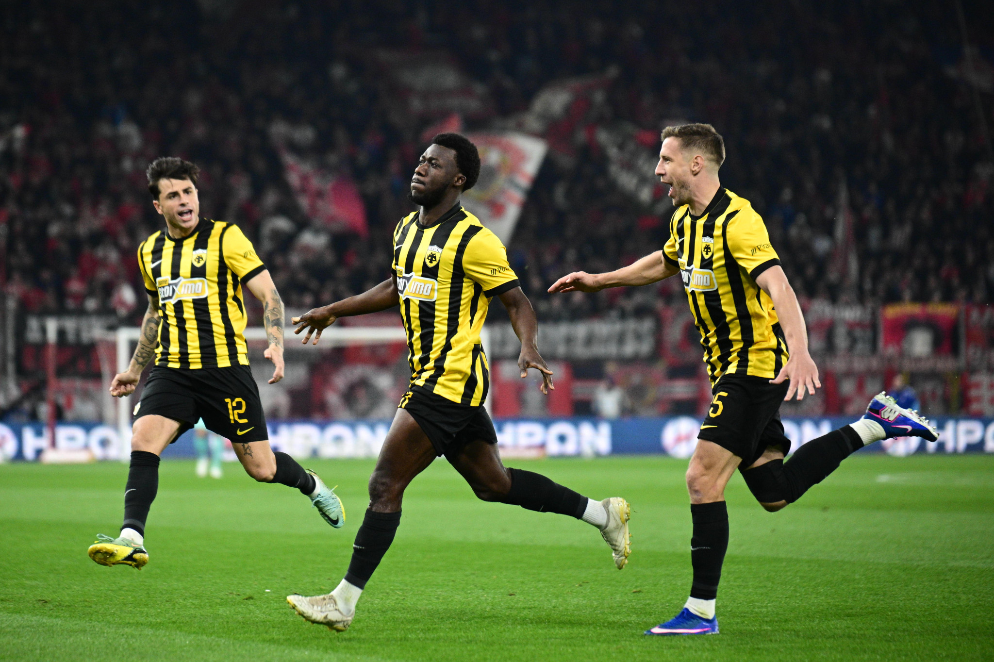 Η ΑΕΚ άλωσε το Καραϊσκάκη κόντρα στον Ολυμπιακό και αγγίζει το πρωτάθλημα